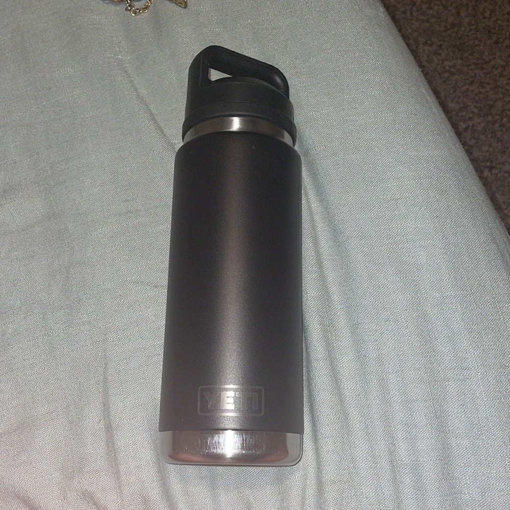 Black 20oz yeti water bottle